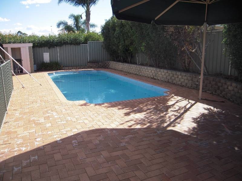 10 Quinion Place, Ambarvale NSW 2560