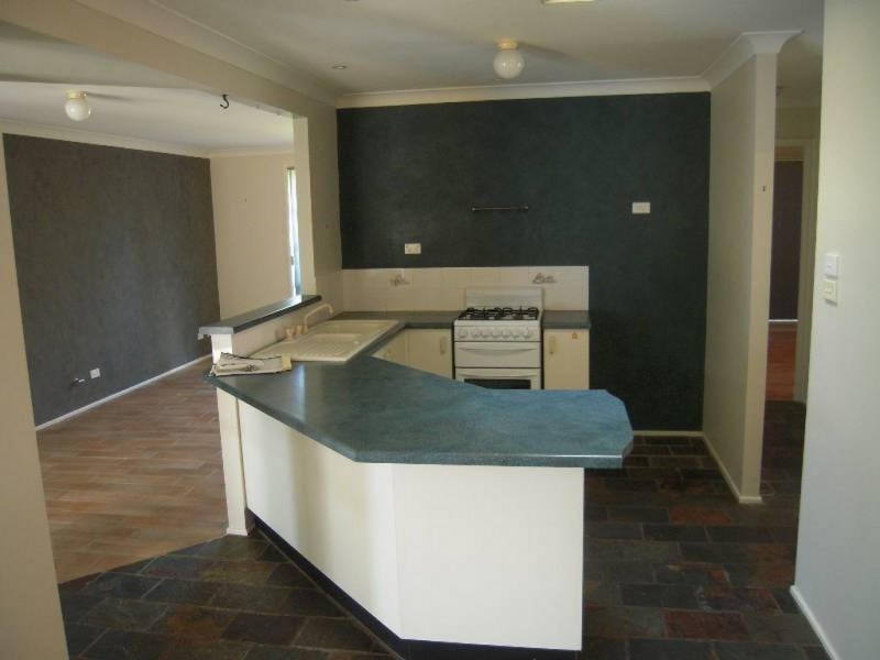 10 Quinion Place, Ambarvale NSW 2560