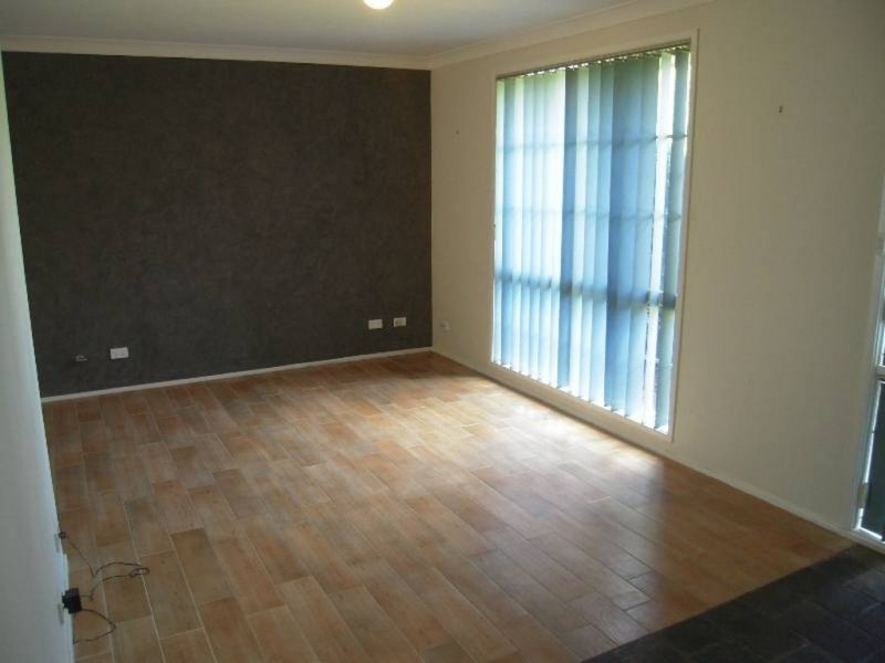 10 Quinion Place, Ambarvale NSW 2560