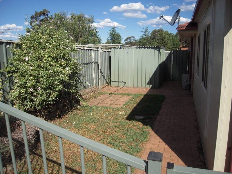 10 Quinion Place, Ambarvale NSW 2560