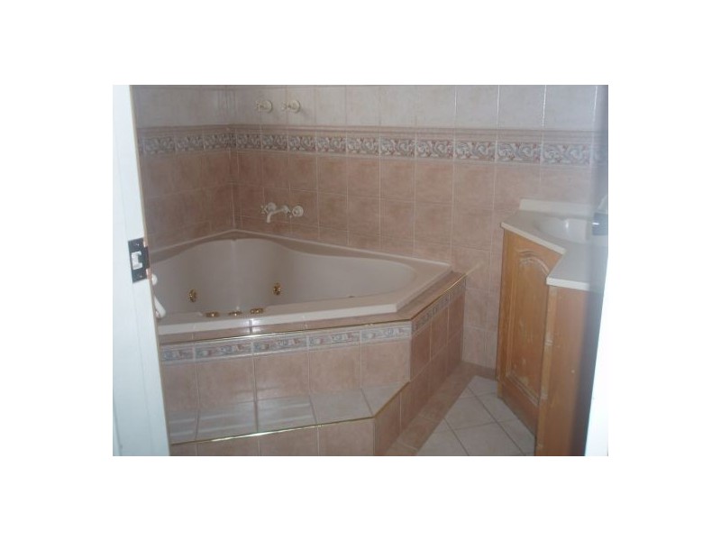 3 Adina Place, Bradbury NSW 2560