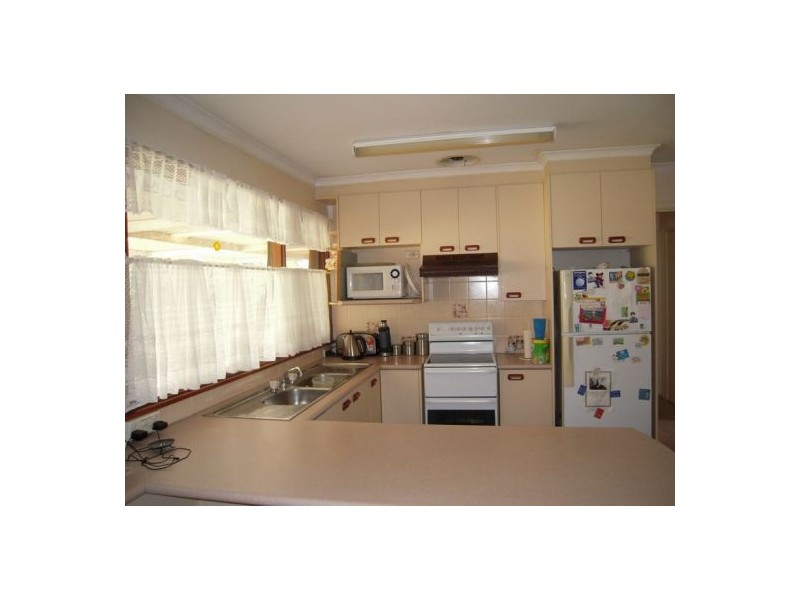 10 Peggotty Ave, Ambarvale NSW 2560