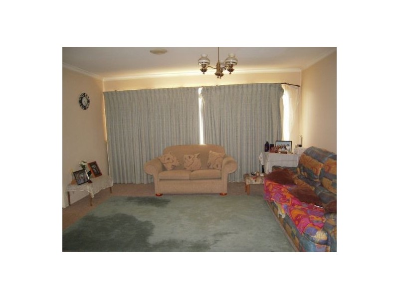 10 Peggotty Ave, Ambarvale NSW 2560