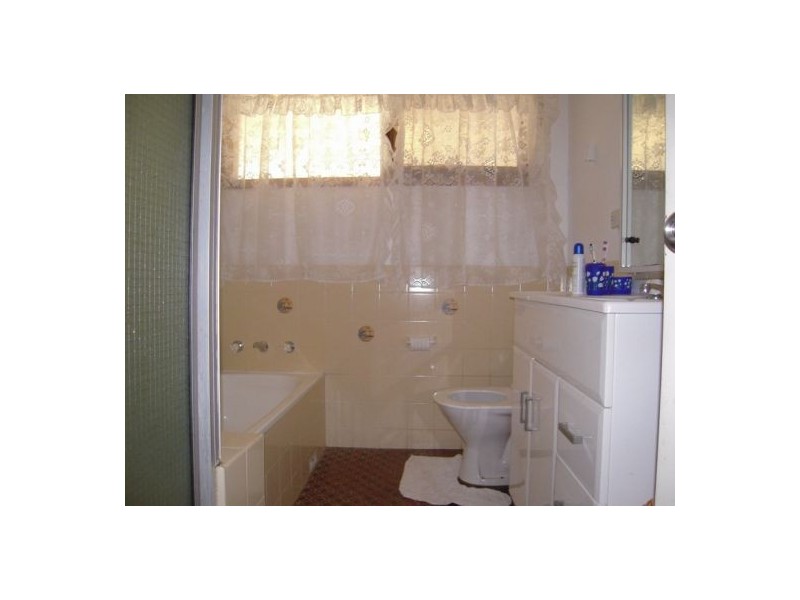 10 Peggotty Ave, Ambarvale NSW 2560