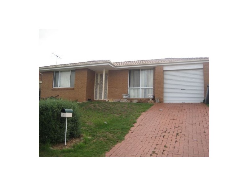 14 Carbasse Crescent, St Helens Park NSW 2560