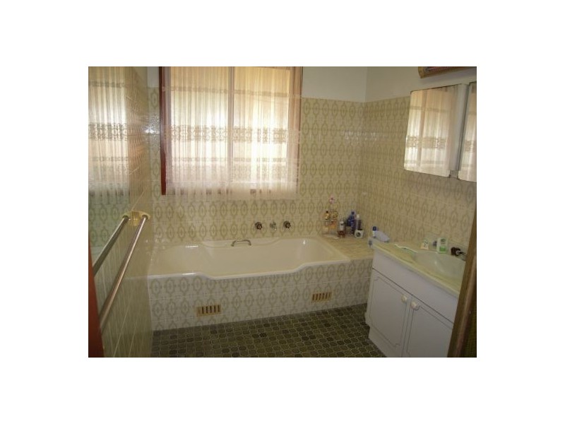 276 The Parkway, Bradbury NSW 2560