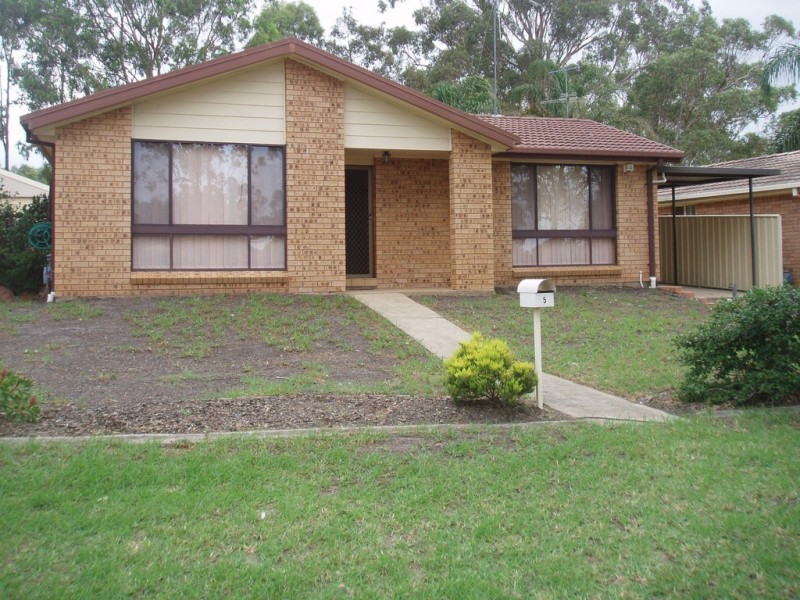 5 Dunbar Place, Mount Annan NSW 2567