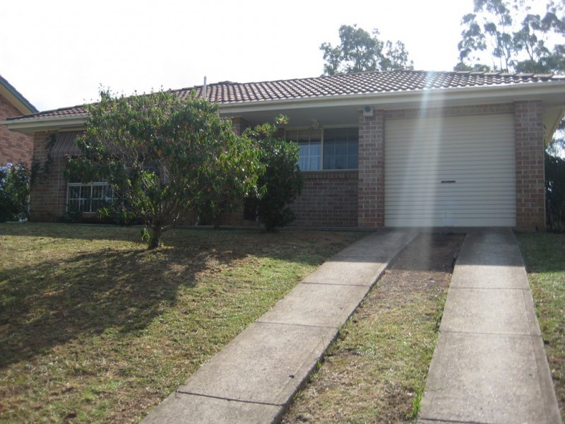 8 Bardolph Avenue, Rosemeadow NSW 2560
