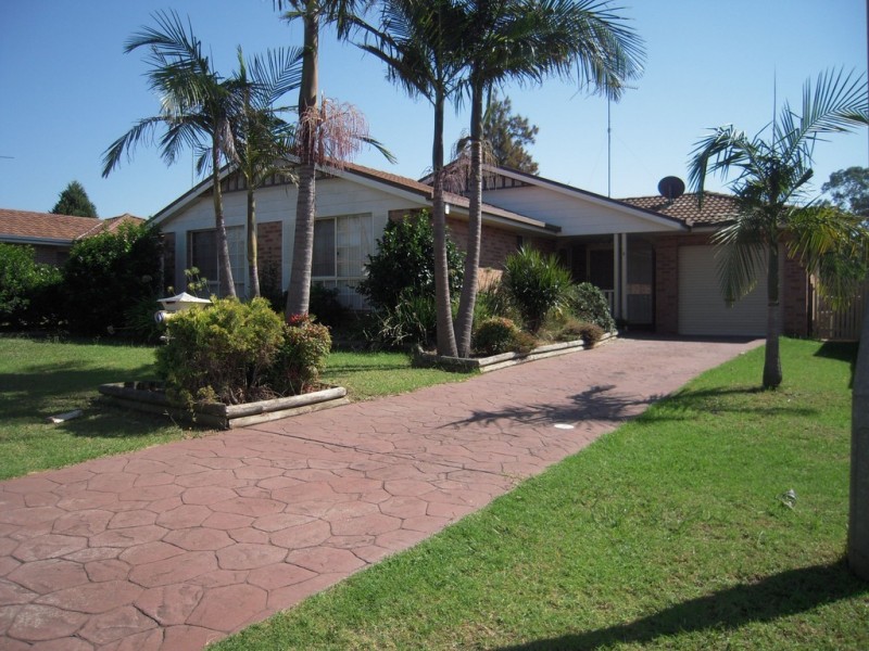 6 Woylie Palce, St Helens Park NSW 2560
