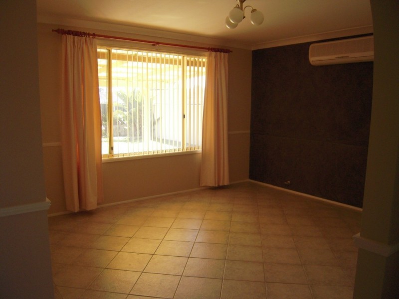 6 Woylie Palce, St Helens Park NSW 2560