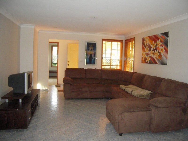 12 Davy Place, St Helens Park NSW 2560