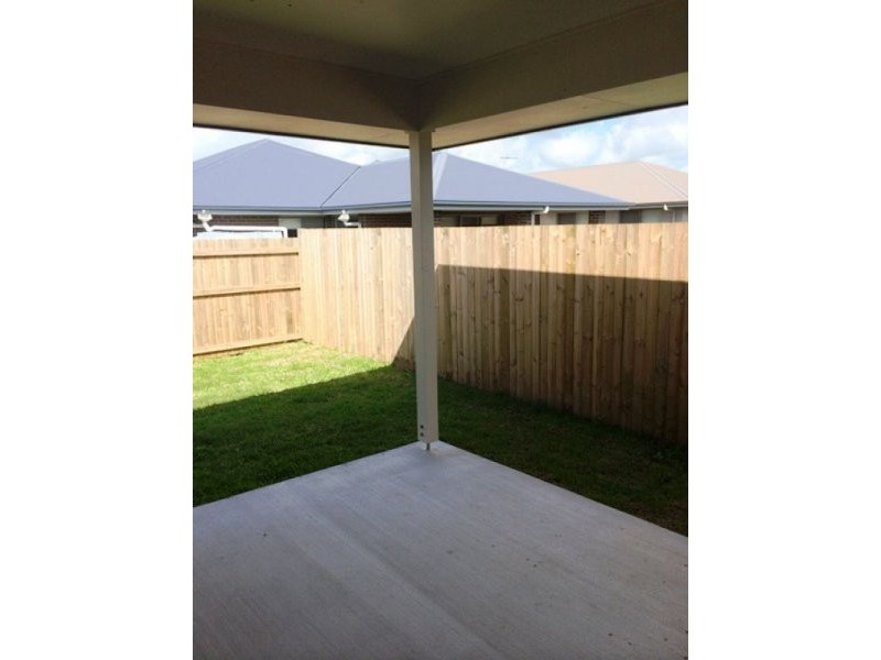 2/44 Superior Boulevard, Andergrove QLD 4740