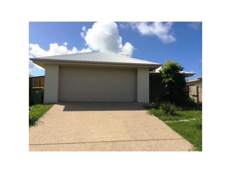 52 Newport Parade, Blacks Beach QLD 4740