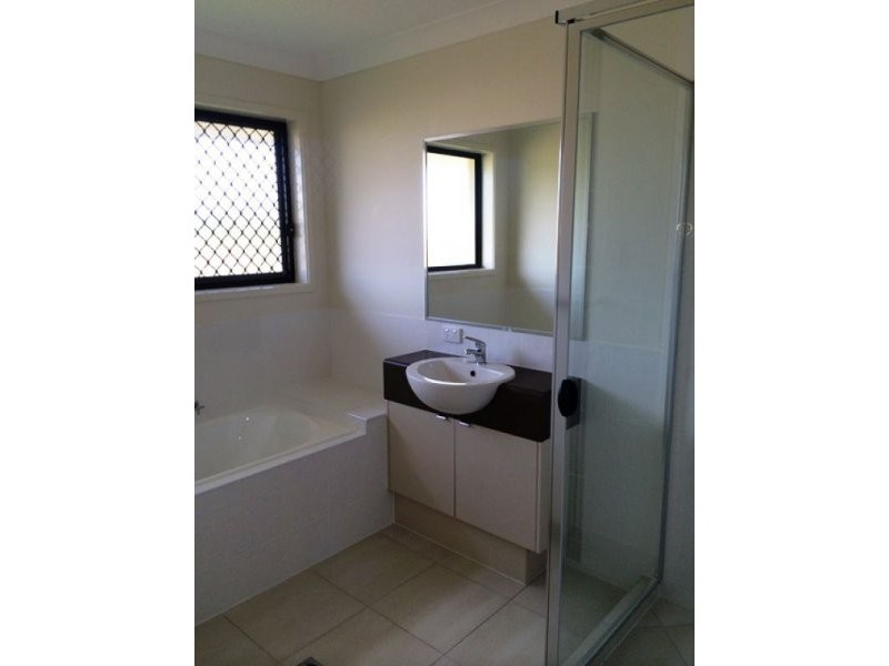 25 Henley Close, Blacks Beach QLD 4740