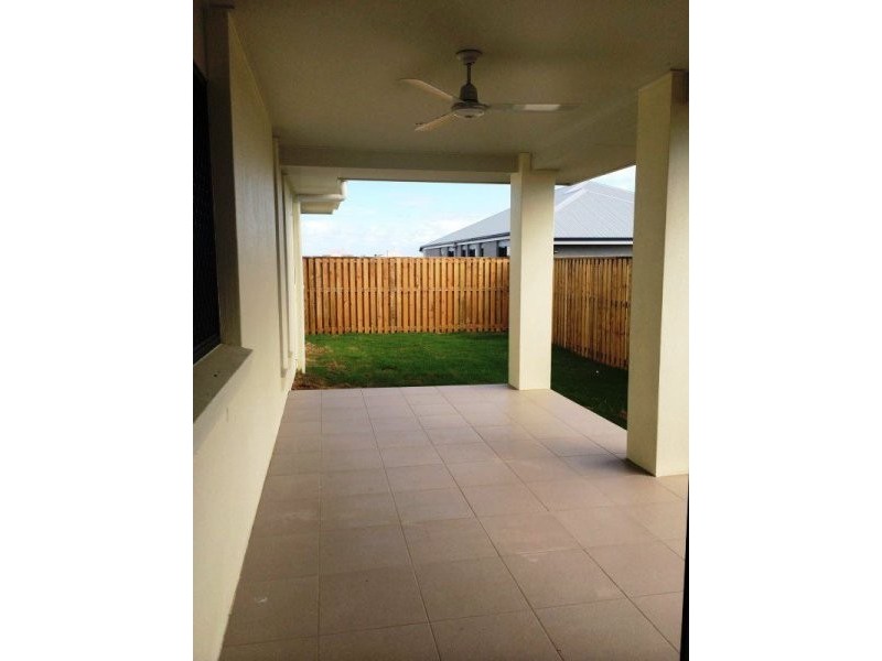 11 Henley Close, Blacks Beach QLD 4740