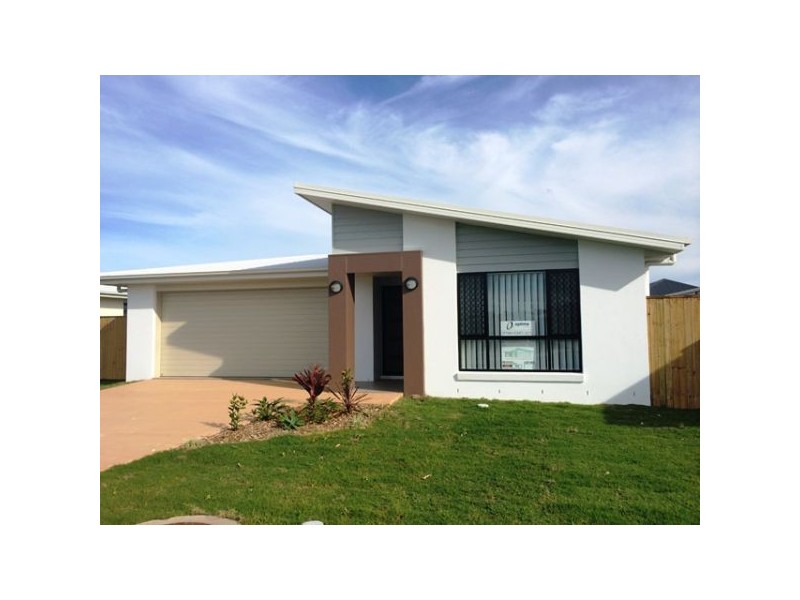 13 Henley Close, Blacks Beach QLD 4740