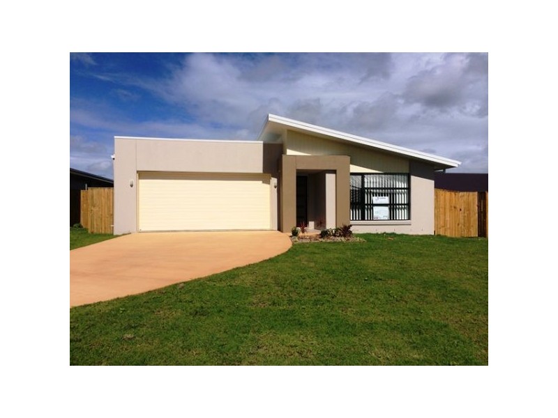 17 Henley Close, Blacks Beach QLD 4740