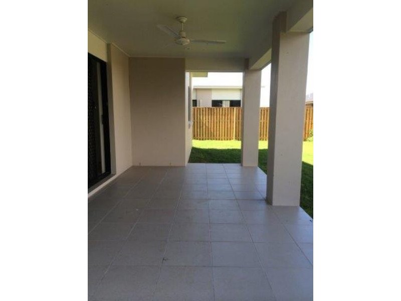 17 Henley Close, Blacks Beach QLD 4740