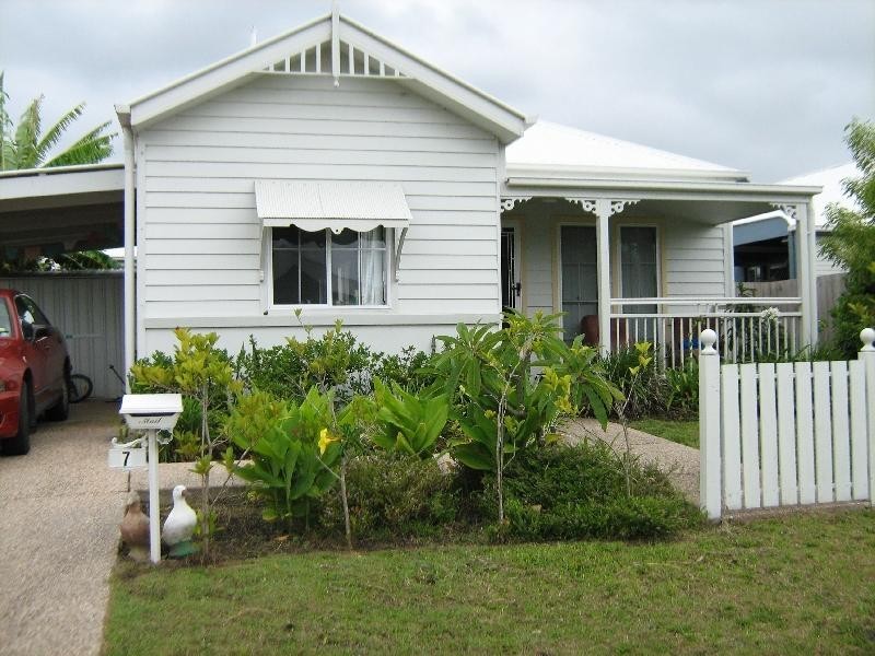 7 Irving Place, Sippy Downs QLD 4556