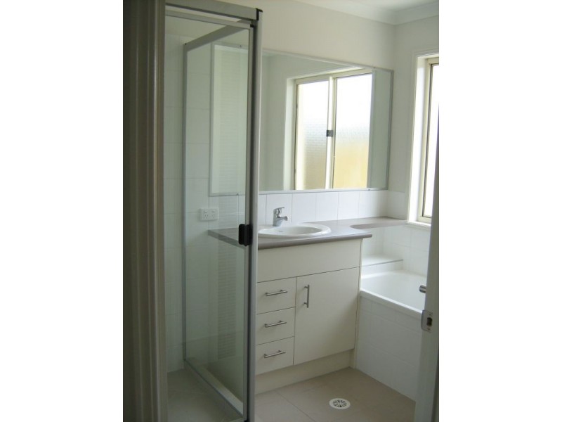 4 Rollins St, Sippy Downs QLD 4556