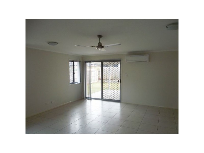 5 Cumberland Crescent, Meridan Plains QLD 4551