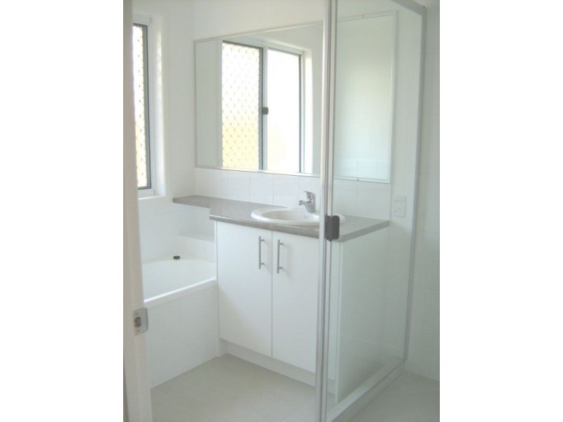 8 Silvereye St, Sippy Downs QLD 4556