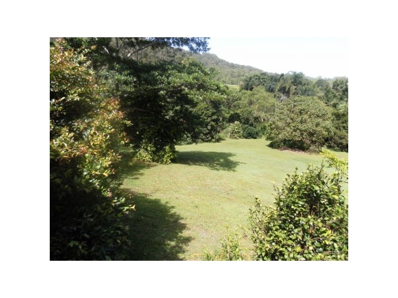 8 Ratcliffe Road, Mooloolah Valley QLD 4553