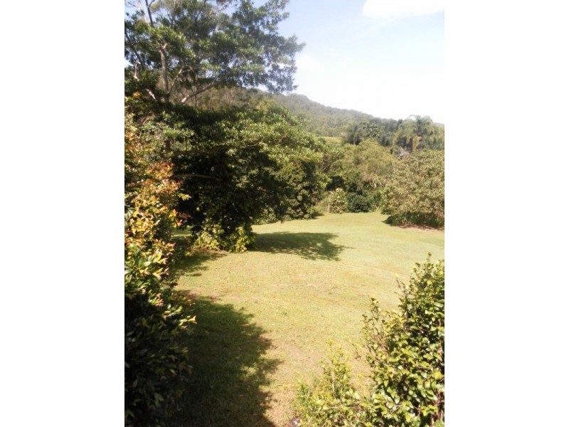 8 Ratcliffe Road, Mooloolah Valley QLD 4553