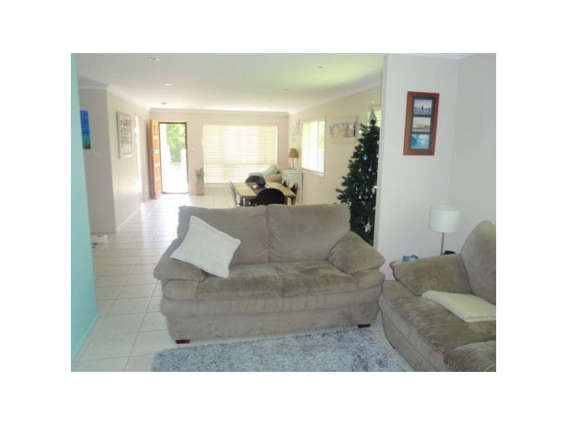 15 Ilaroo St, Warana QLD 4575