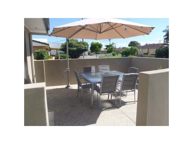 15 Ilaroo St, Warana QLD 4575