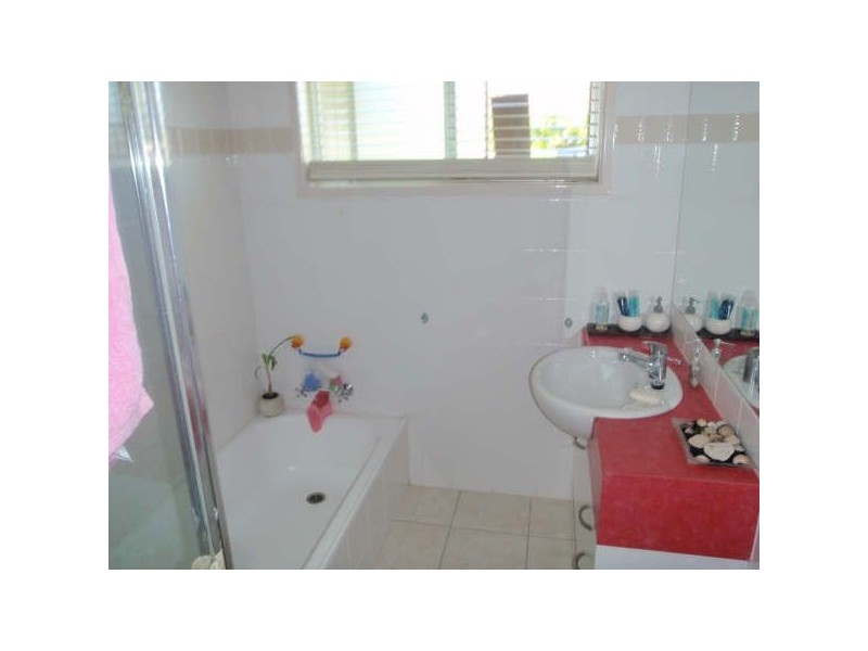 15 Ilaroo St, Warana QLD 4575