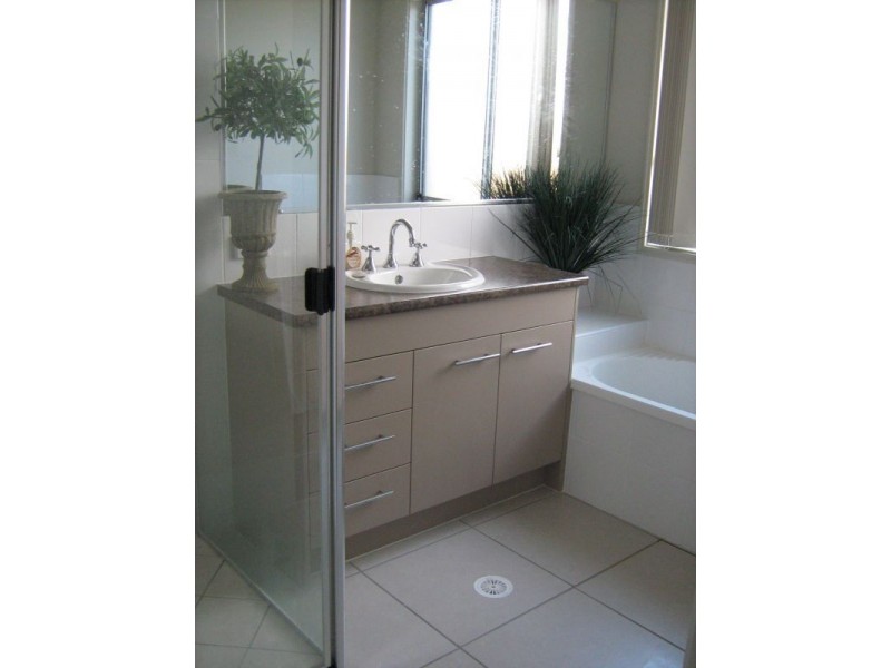 10 Silvereye Street, Sippy Downs QLD 4556