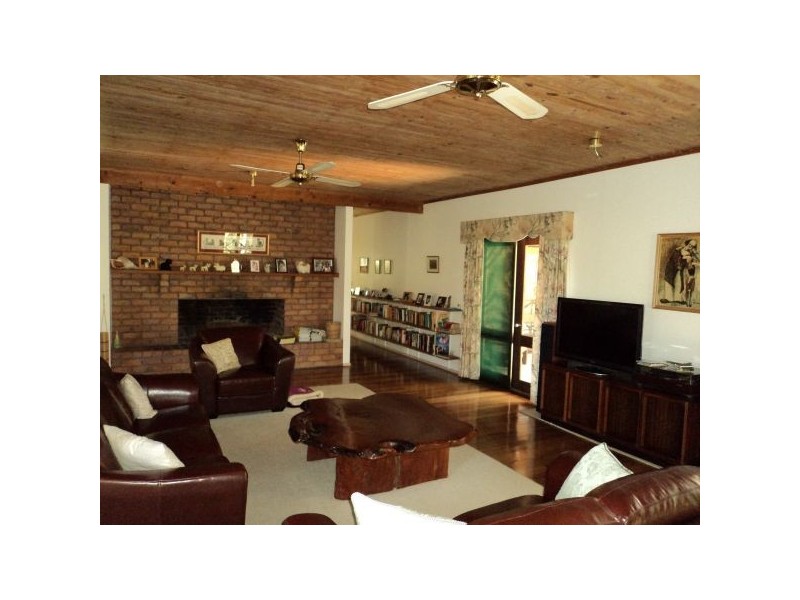 464 Neill Rd, Mooloolah Valley QLD 4553