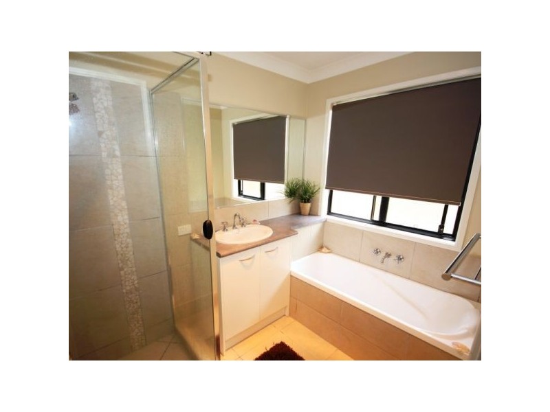 16 Burrows St, Sippy Downs QLD 4556