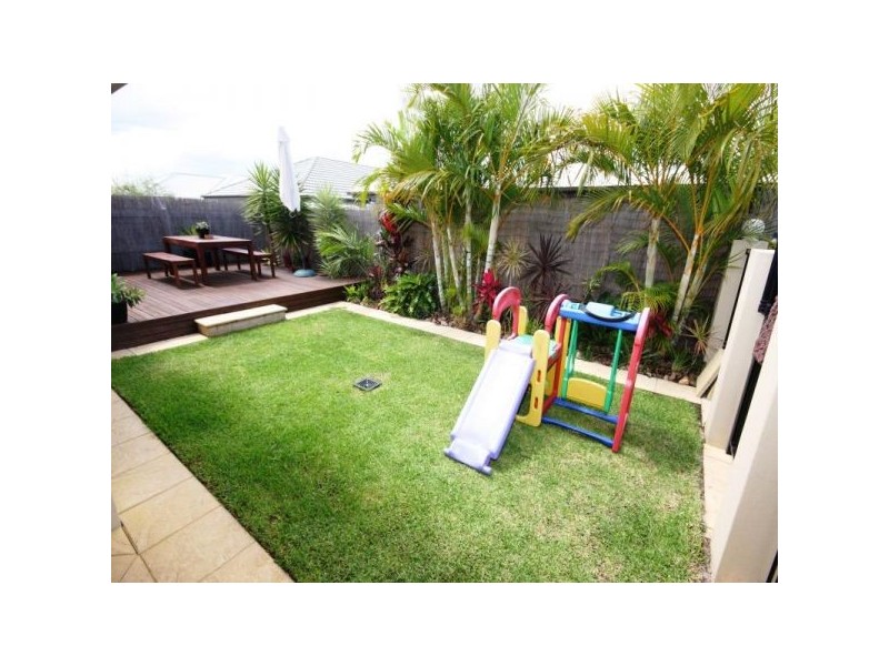 16 Burrows St, Sippy Downs QLD 4556