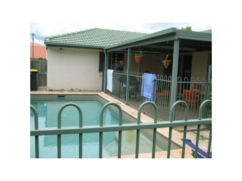 17 Bernheid Cres, Sippy Downs QLD 4556