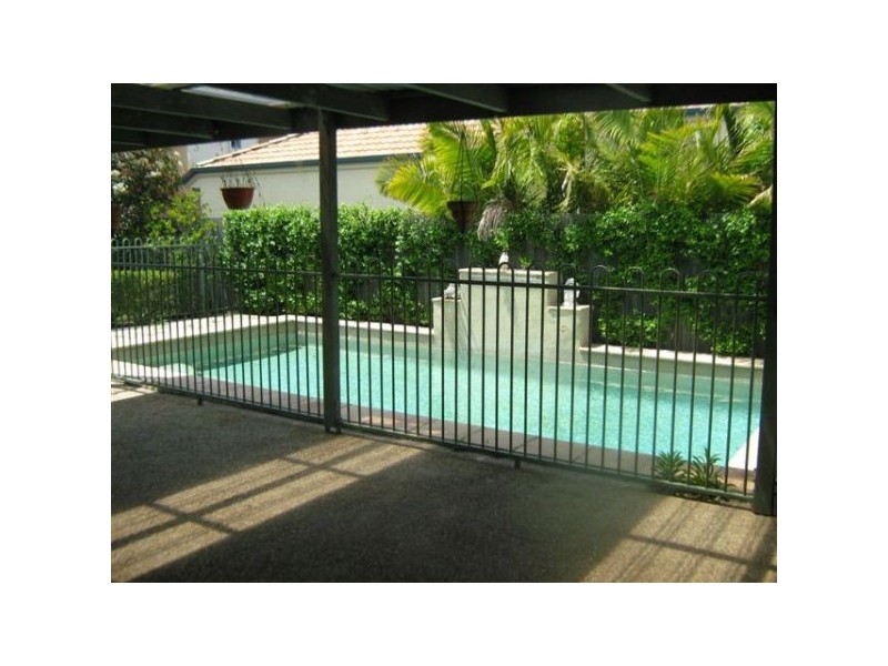 17 Bernheid Cres, Sippy Downs QLD 4556