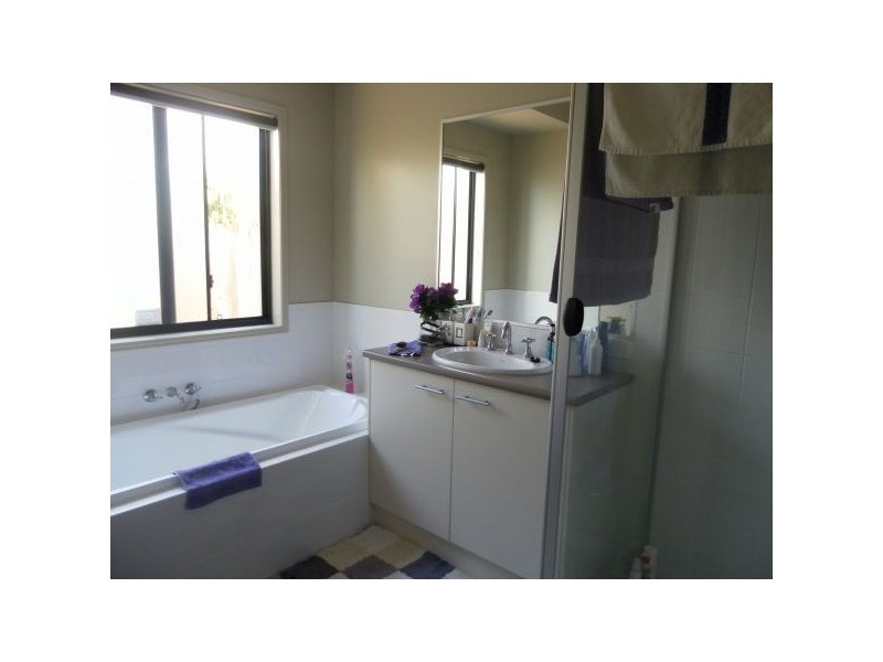 10 Basie St, Sippy Downs QLD 4556