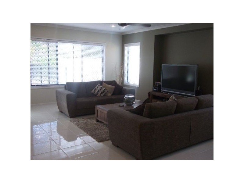 6 Maddock Ave, Mooloolah Valley QLD 4553