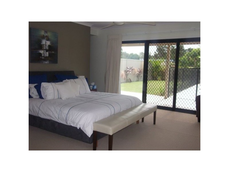 6 Maddock Ave, Mooloolah Valley QLD 4553