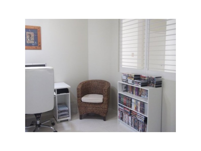 6 Maddock Ave, Mooloolah Valley QLD 4553