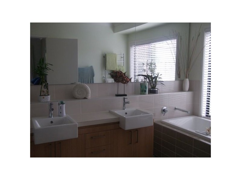 6 Maddock Ave, Mooloolah Valley QLD 4553