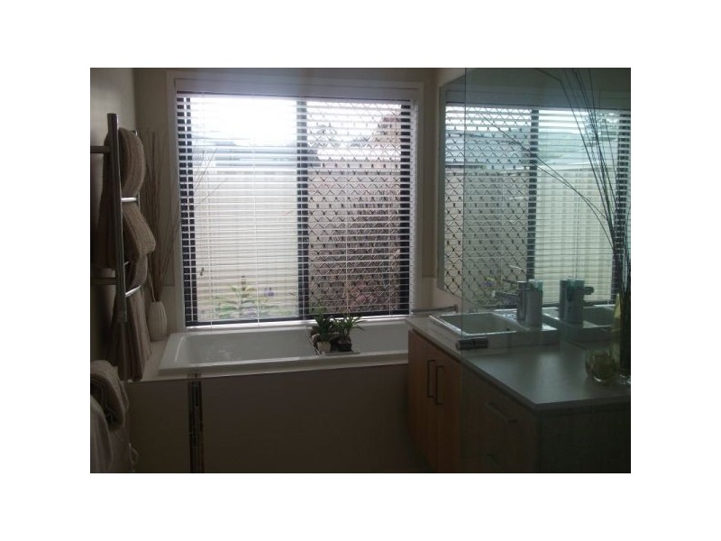 6 Maddock Ave, Mooloolah Valley QLD 4553