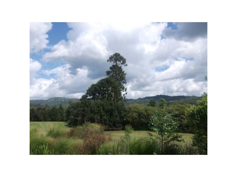 6 Maddock Ave, Mooloolah Valley QLD 4553