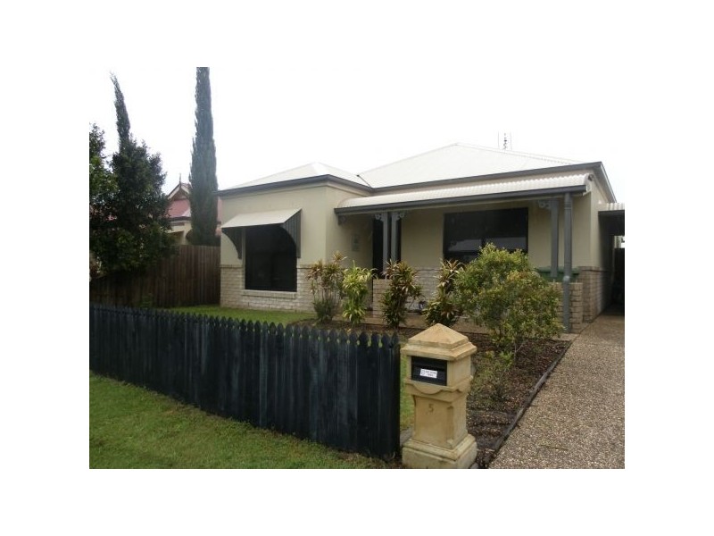 5 Moreton St, Sippy Downs QLD 4556