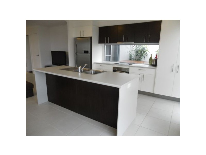 21 Kurrimine Cresent, Mountain Creek QLD 4557