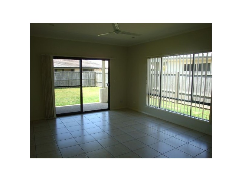11 Moreton St, Sippy Downs QLD 4556