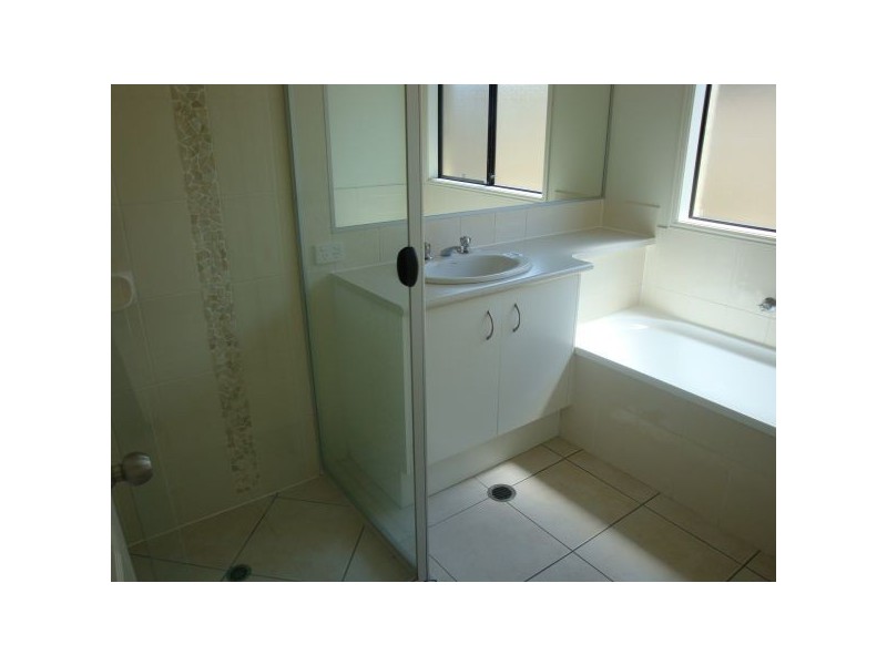 11 Moreton St, Sippy Downs QLD 4556