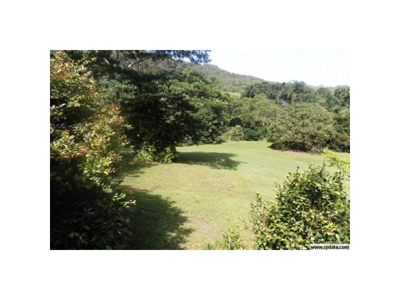 8 Ratcliffe Rd, Diamond Valley QLD 4553