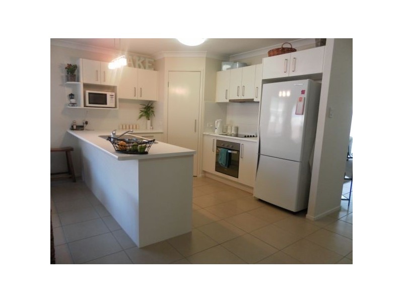 2A Whiteoak St, Sippy Downs QLD 4556